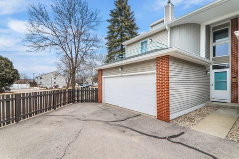 75 Ponwood Cir, Madison, WI 53717