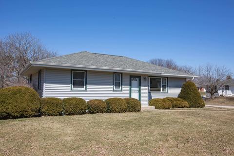 425 E Benton St, Cuba City, WI 53807