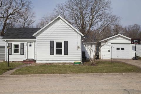 325 N Grand St, Livingston, WI 53554
