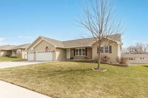 331 Monroe St, Beaver Dam, WI 53916