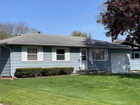 1120 E Circle Dr, Beaver Dam, WI 53916