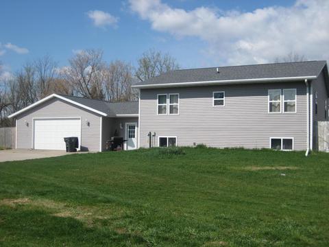 8809 Ann St, Omro, WI 54963