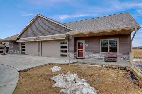 49 Sienna Hills Cir, Mount Horeb, WI 53572