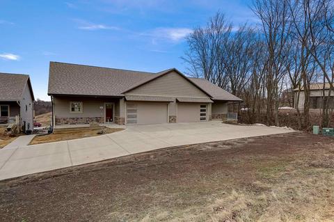 77 Sienna Hills Cir, Mount Horeb, WI 53572