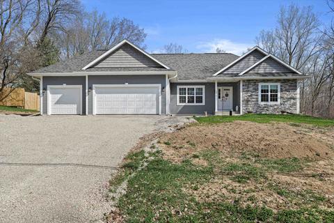 2816 W Franklin Ter, Franklin, WI 53132