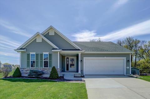 317 Heritage Square Dr, Deerfield, WI 53531