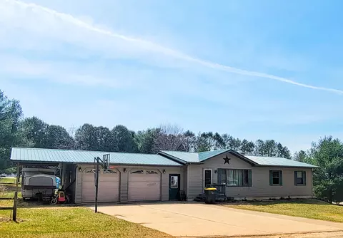 117 Cedar St, Gays Mills, WI 54631