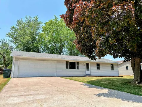 1007 S 15th St, Prairie Du Chien, WI 53821