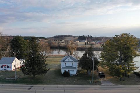 121 County Road V, Cazenovia, WI 53924