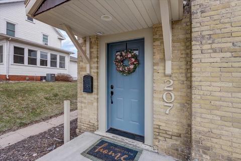 207 W Franklin St, Portage, WI 53901