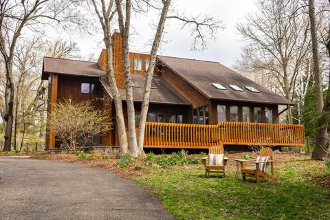 5870 Timber Ridge Trl, Fitchburg, WI 53711