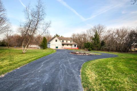 4570 Baxter Rd, Cottage Grove, WI 53527