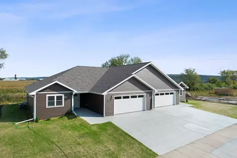 806 Roosevelt St, Baraboo, WI 53913