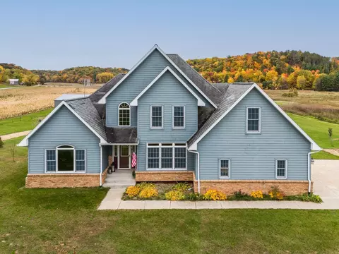 w6111 Chapel Road, Mauston, WI 53948