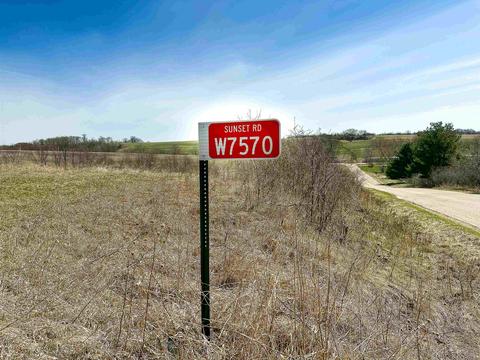 w7570 Sunset Road, Monroe, WI 53566