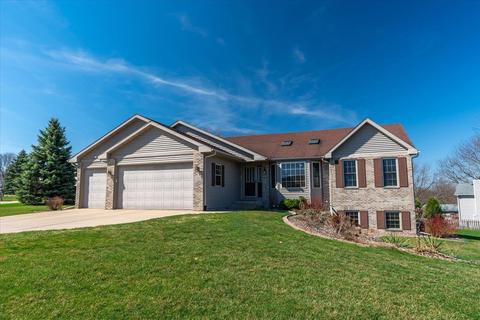 392 N Heatherstone Dr, Sun Prairie, WI 53590