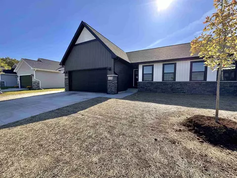 3039 Velkommen Way #LEFT, Stoughton, WI 53589