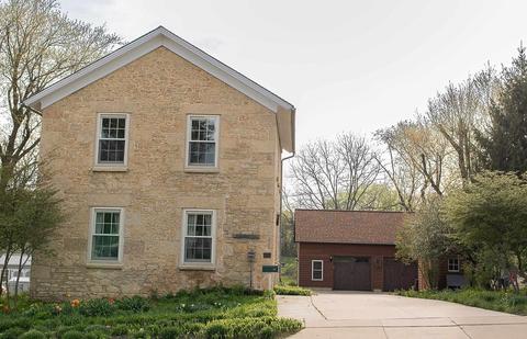914 N Bequette St, Dodgeville, WI 53533