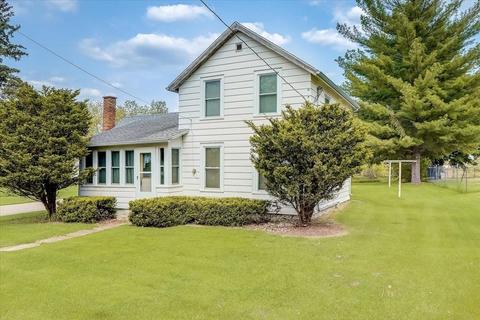 302 S Main St, Pardeeville, WI 53954