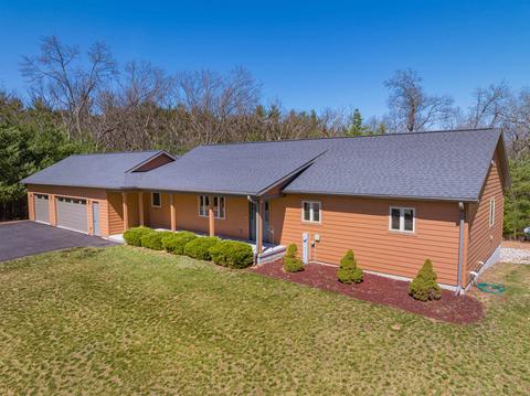 w8592 Fawn Drive, Oxford, WI 53952