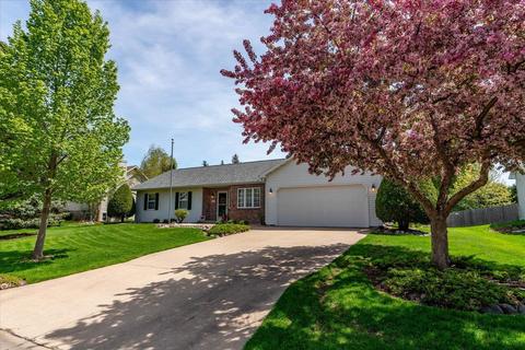 1831 Wallinford Dr, Sun Prairie, WI 53590