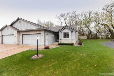 4 Village Homes Dr, Waunakee, WI 53597