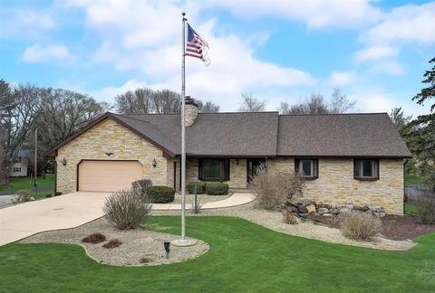 4502 Pinecrest Ln, Windsor, WI 53598