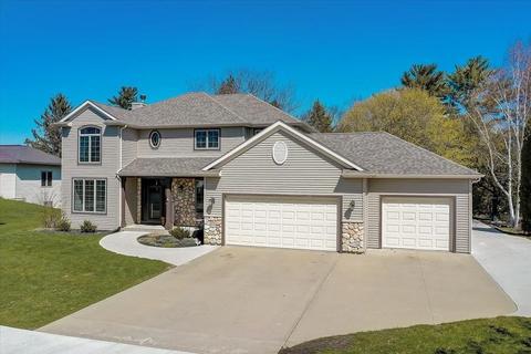 271 Pinnacle Dr, Lake Mills, WI 53551