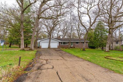 1110 Black Oak Trl, Deerfield, WI 53531