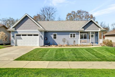 1330 Springbrook Dr, Baraboo, WI 53913