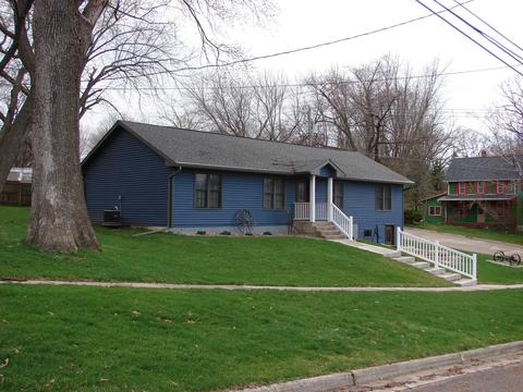 905 Center St, Mineral Point, WI 53565