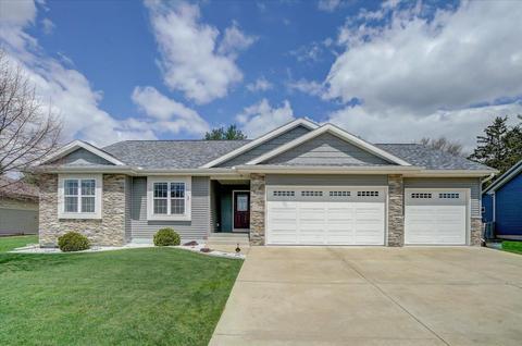 4358 Memorial Cir, Windsor, WI 53598