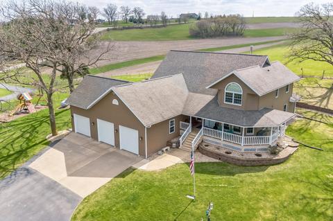 5090 Brennan Rd, Dodgeville, WI 53533