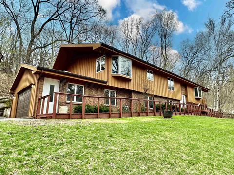2420 Summit Dr, Janesville, WI 53548