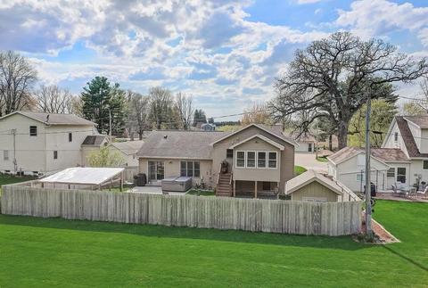 7194 St Dominic Rd, Sauk City, WI 53583