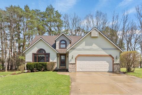 511 Meadow Wood Ct, Pardeeville, WI 53954