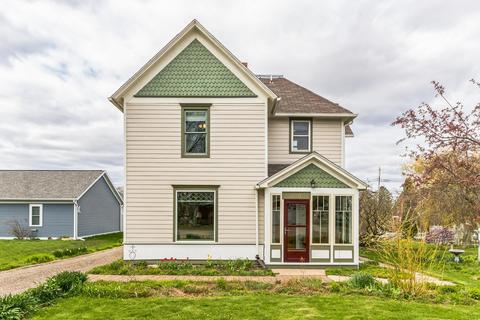 210 W Clarence St, Dodgeville, WI 53533