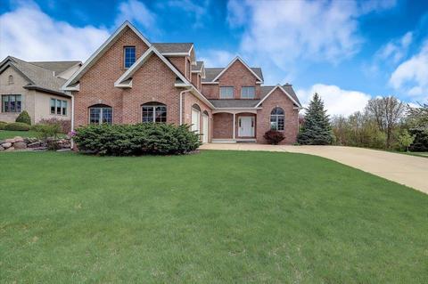 200 E Gonstead Rd, Mount Horeb, WI 53572