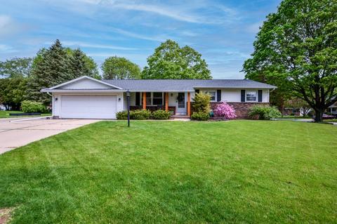 5802 Roanoke Dr, Fitchburg, WI 53719