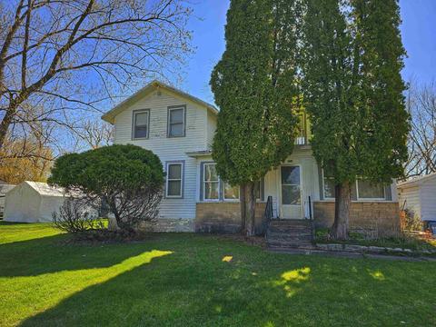 904 Wauona Tr, Portage, WI 53901