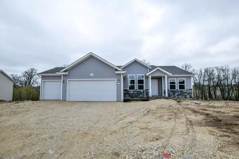 1545 Cornerstone Cir, Platteville, WI 53818