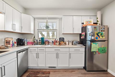 917 Buena Vista Dr, Sun Prairie, WI 53590