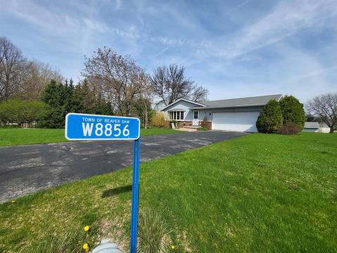 w8856 Burr Oak Drive, Beaver Dam, WI 53916