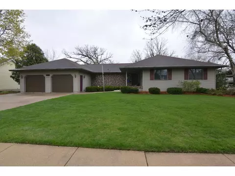 574 Riverview Dr, Marshall, WI 53559