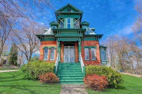 320 Walnut St, Baraboo, WI 53913