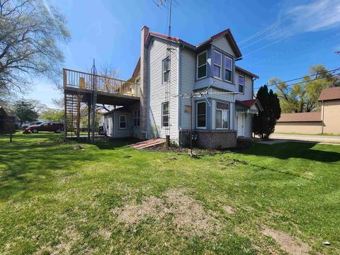 102 S 4th St, Avoca, WI 53506