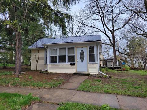 408 E Franklin St, Portage, WI 53901