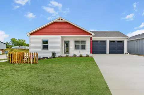 101 Lupine Ave, Poynette, WI 53955