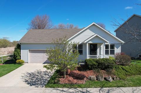 812 Robin Dr, Sun Prairie, WI 53590