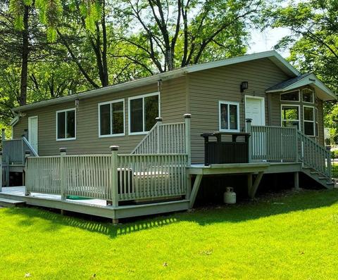 207 Hillside Ln, Edgerton, WI 53534